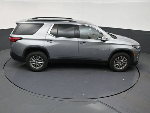 Used 2023 Chevrolet Traverse LT FWD image 17