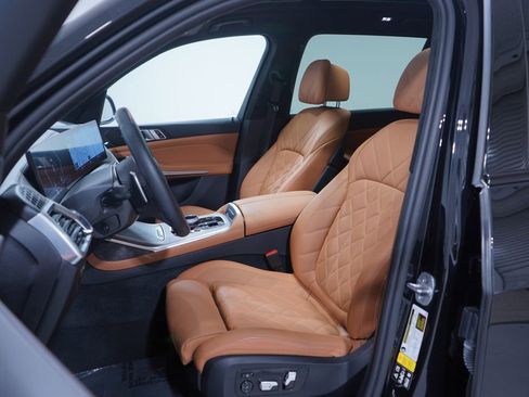 Used 2023 BMW X7 xDrive40i w/ M Sport Package image 7