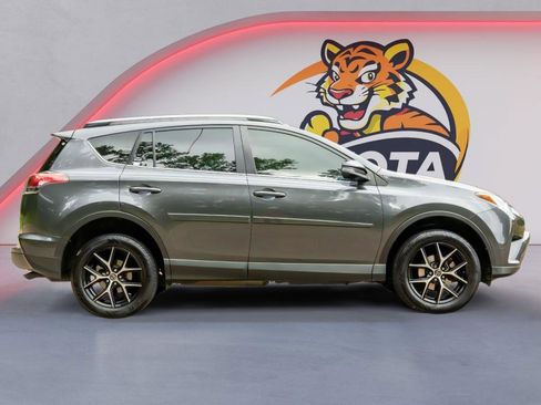 Used 2018 Toyota RAV4 SE w/ Power Extra Value Package FWD image 4