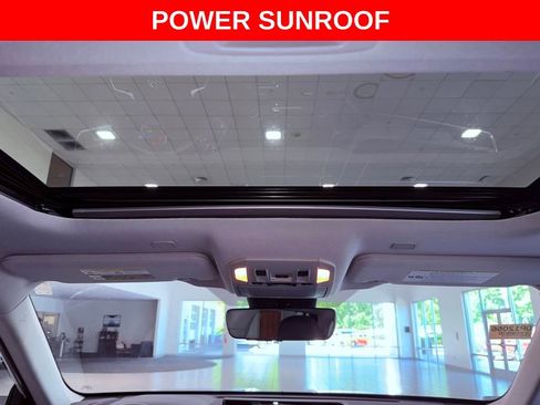 Used 2025 Toyota Highlander XLE AWD/4WD image 8