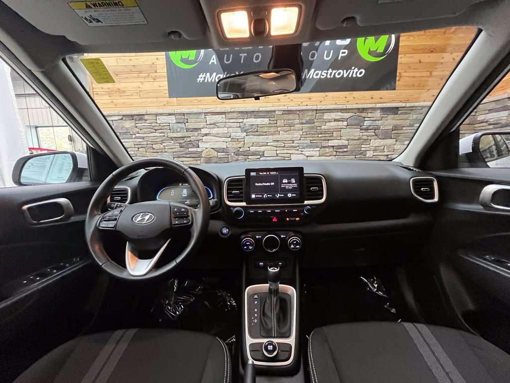 Used 2024 Hyundai Venue SEL FWD image 23