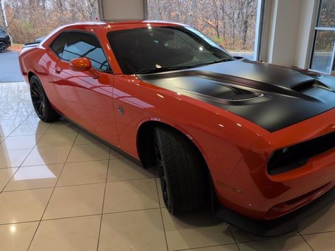 Used 2016 Dodge Challenger SRT Hellcat image 7