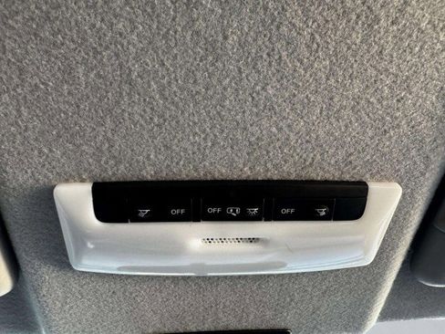 Used 2020 Nissan Kicks S image 32