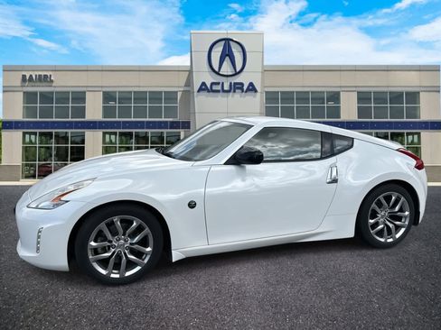 Used 2013 Nissan 370Z Coupe image 2