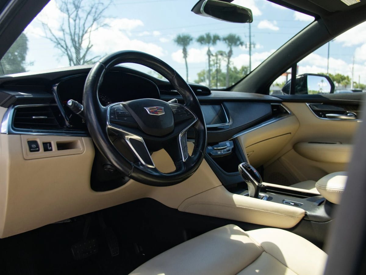 Used 2019 Cadillac XT5 FWD image 16