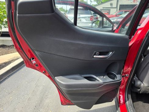 Used 2019 Toyota C-HR LE FWD image 27