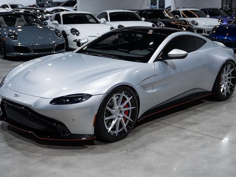 Used 2019 Aston Martin V8 Vantage Coupe RWD image 2