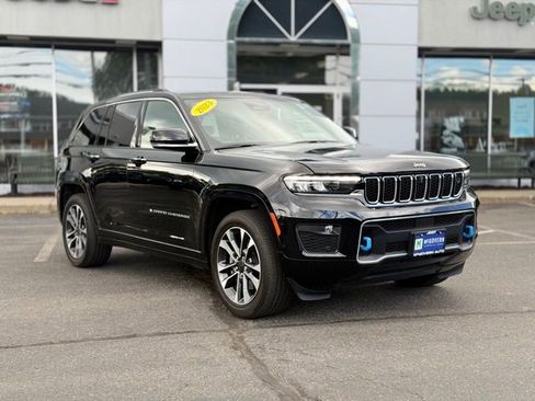 Used 2023 Jeep Grand Cherokee Overland w/ Advanced Protech Group III AWD/4WD image 11