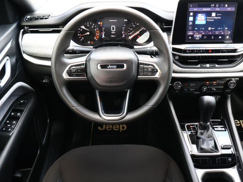 Used 2025 Jeep Compass Sport w/ Mopar Graphics Package image 9