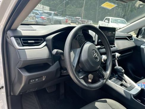 Used 2025 Toyota RAV4 LE AWD/4WD image 13