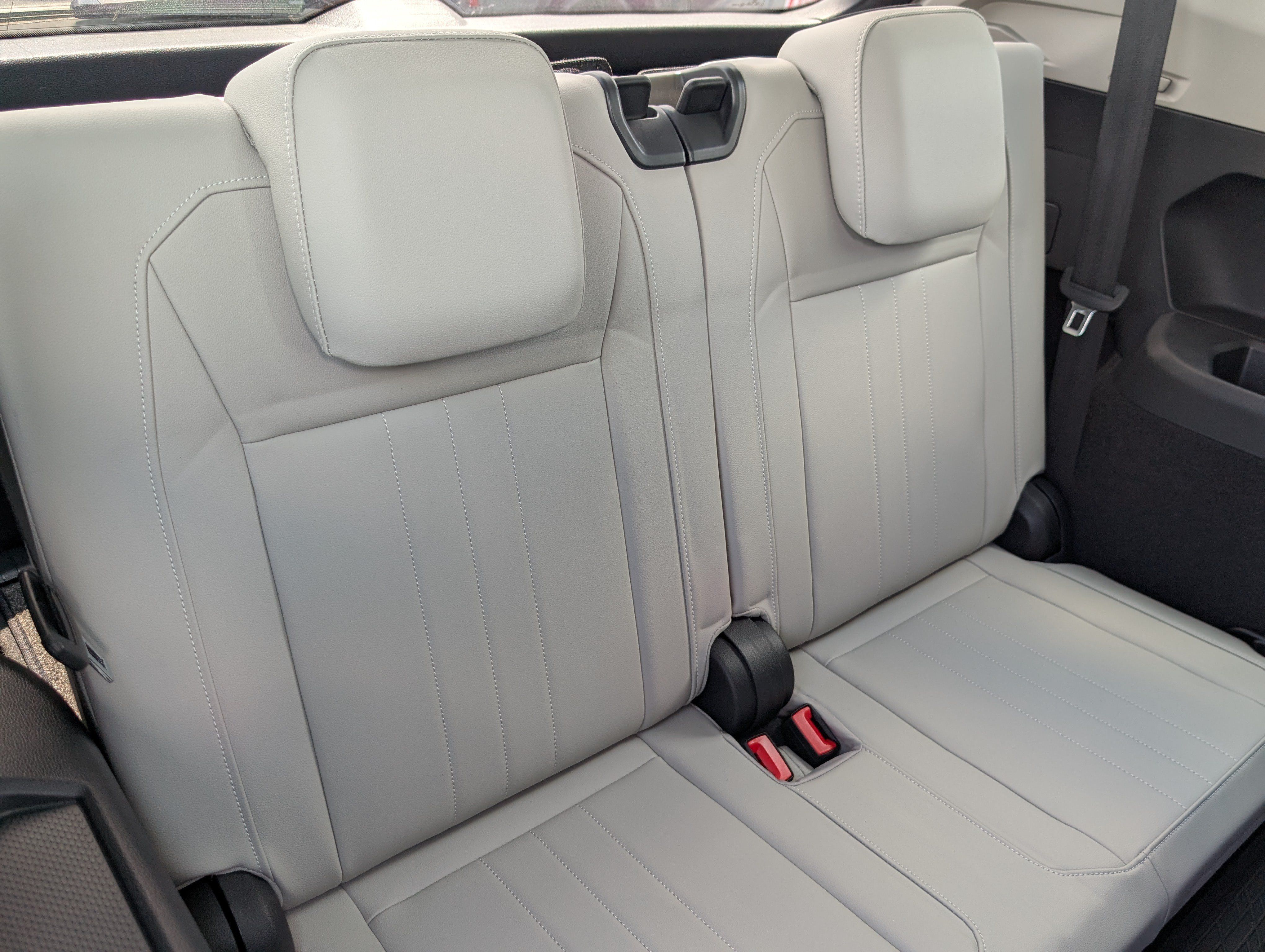 Used 2023 Volkswagen Tiguan SE w/ Panoramic Sunroof Package FWD image 13