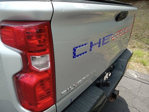 Used 2023 Chevrolet Silverado 2500 Custom w/ Custom Value Package AWD/4WD image 8