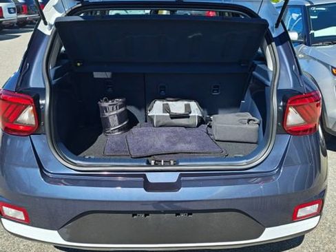 Certified 2023 Hyundai Venue Limited w/ Cargo Package FWD image 8