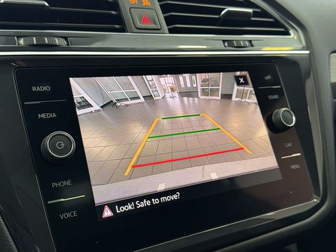 Used 2021 Volkswagen Tiguan SE w/ Panoramic Sunroof Package FWD image 25