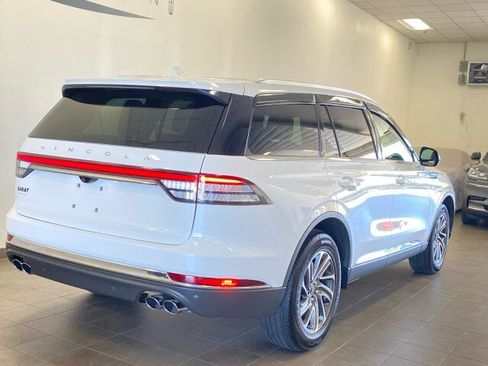 Used 2024 Lincoln Aviator AWD image 7