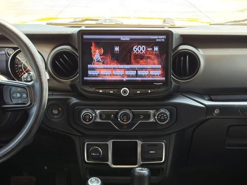 Used 2018 Jeep Wrangler Unlimited Sport AWD/4WD image 14