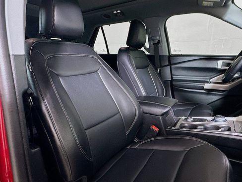 Used 2023 Ford Explorer Limited w/ Limited Technology Package AWD/4WD image 31