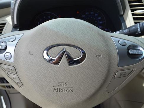 Used 2015 INFINITI QX70 2WD w/ Premium Package image 16