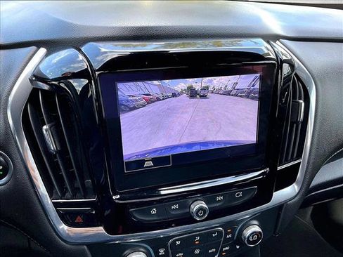 Used 2023 Chevrolet Traverse LT image 23