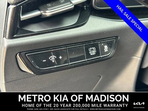 Used 2025 Kia Niro EX FWD image 12