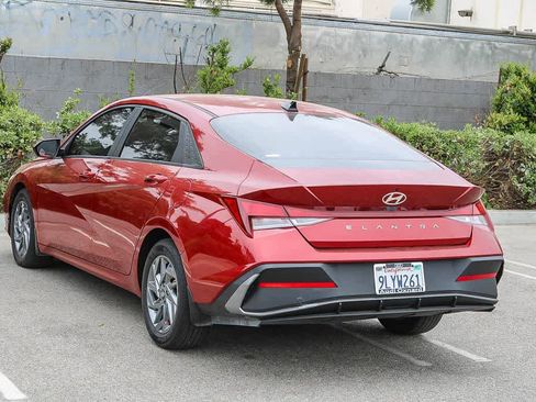 Used 2024 Hyundai Elantra SEL FWD image 8