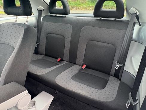 Used 2001 Volkswagen Beetle GLS image 15