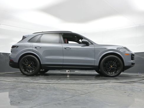Used 2024 Porsche Cayenne image 45