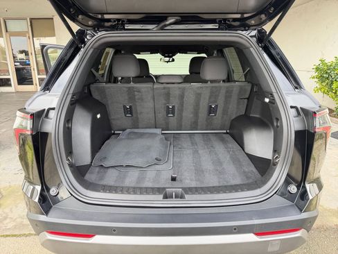 Used 2025 Chevrolet Equinox LT image 32