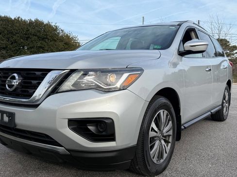 Used 2017 Nissan Pathfinder S image 7