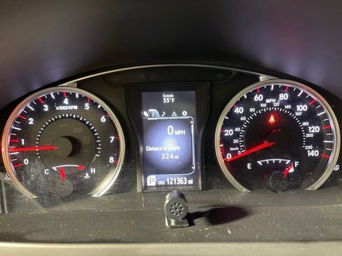 Used 2016 Toyota Camry XSE image 18