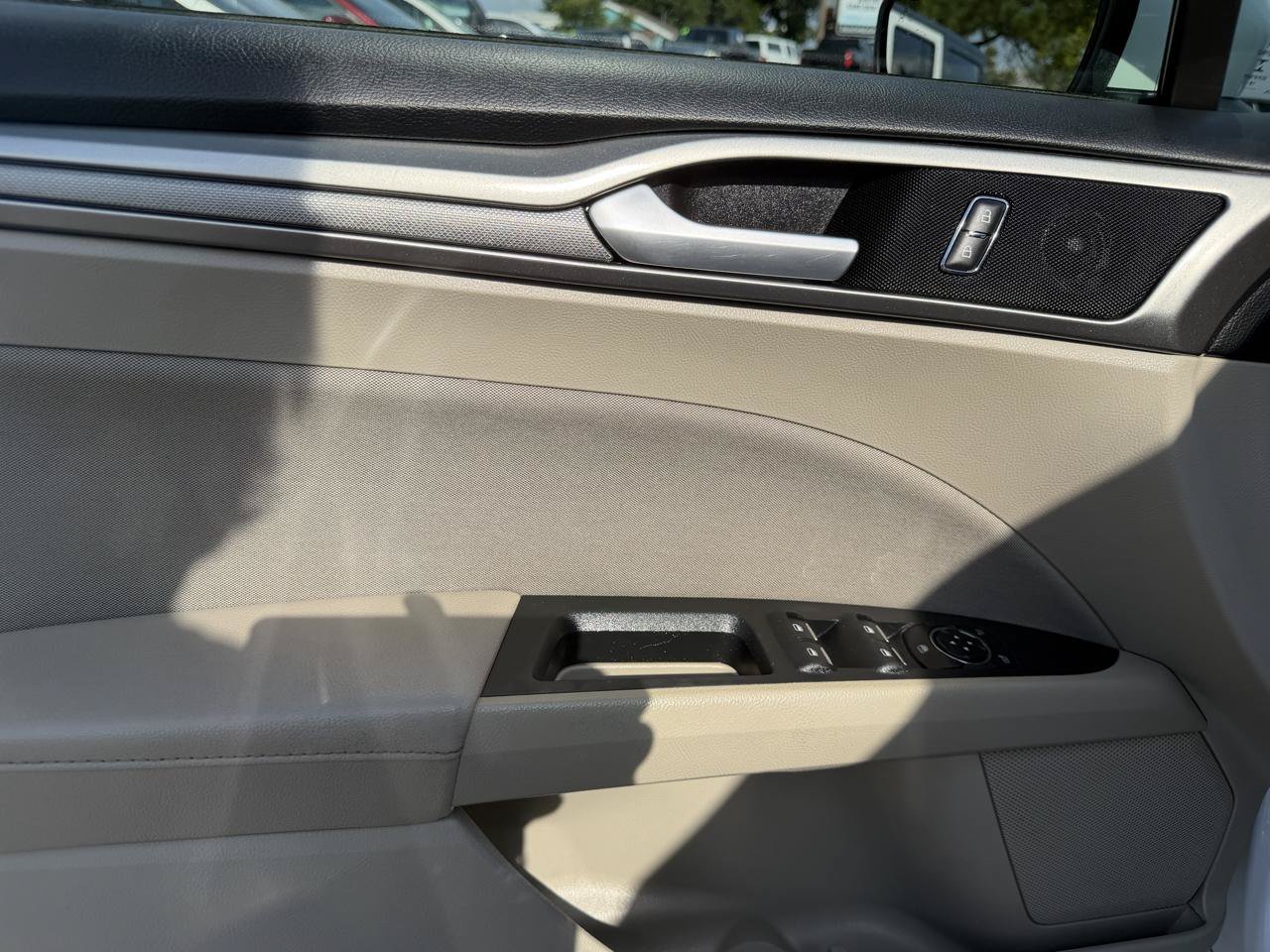 Used 2019 Ford Fusion SE FWD image 7