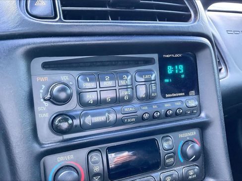 Used 2004 Chevrolet Corvette Coupe w/ Preferred Equipment Group RWD image 26