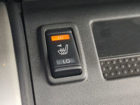 Used 2024 Nissan Titan SV w/ SV Convenience Package image 21