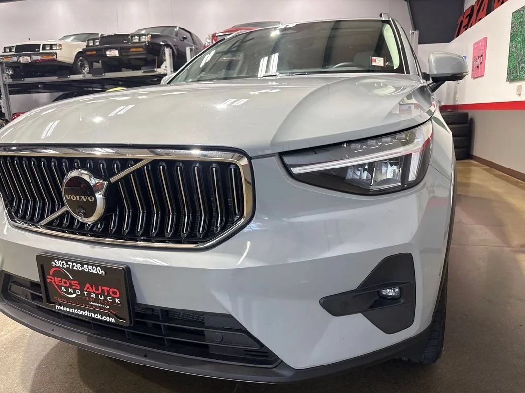 Used 2024 Volvo XC40 B5 Plus AWD/4WD image 87