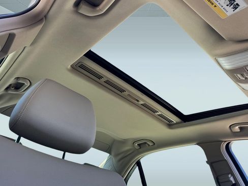 Used 2011 Mercedes-Benz E 350 BlueTEC Sedan image 14