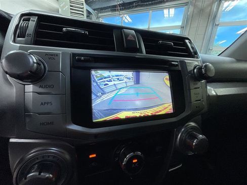 Used 2018 Toyota 4Runner SR5 AWD/4WD image 19
