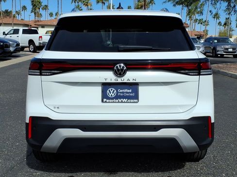Certified 2025 Volkswagen Tiguan SE image 6