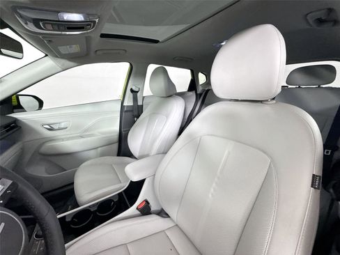 Used 2024 Hyundai Kona Limited FWD image 3