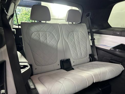 Used 2023 BMW X7 xDrive40i w/ M Sport Package AWD/4WD image 14