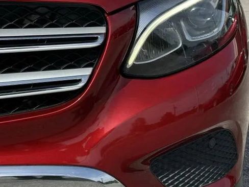 Used 2018 Mercedes-Benz GLC 300 4MATIC w/ Premium Package image 9