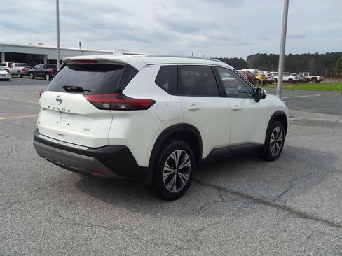 Used 2021 Nissan Rogue SV w/ Premium Package image 5