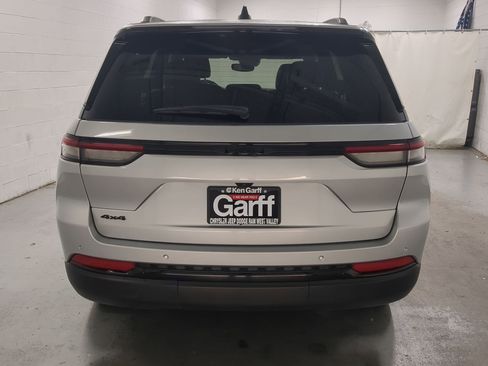 Certified 2024 Jeep Grand Cherokee Altitude image 7