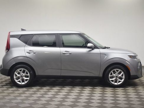 Used 2022 Kia Soul LX w/ Technology Package FWD image 12