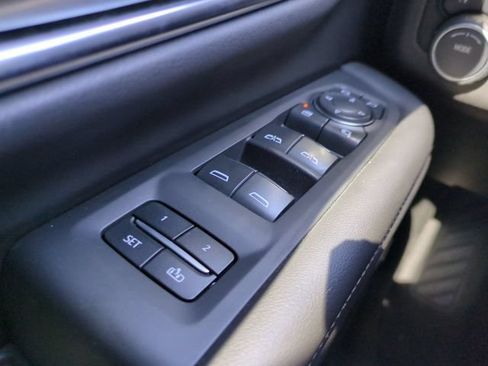 Used 2022 Chevrolet Suburban High Country AWD/4WD image 30