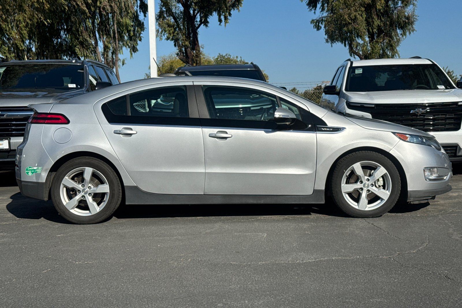 Used 2015 Chevrolet Volt Premium w/ Premium Trim Package FWD image 4