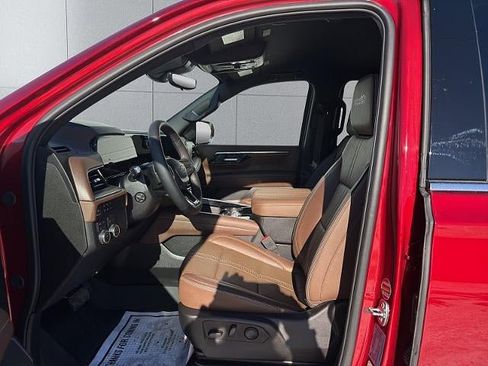 Used 2025 Chevrolet Suburban High Country image 24