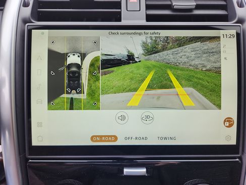 Used 2025 Land Rover Discovery S image 22