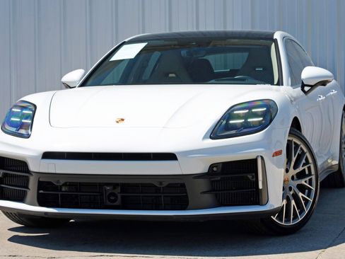 Used 2024 Porsche Panamera 4 image 3