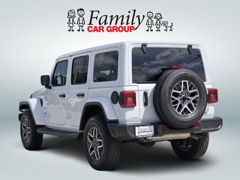Used 2024 Jeep Wrangler Sahara AWD/4WD image 3