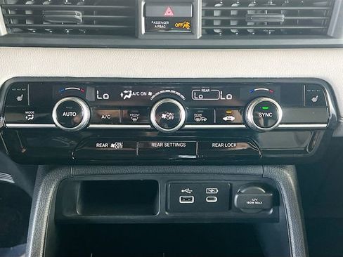 Used 2025 Honda Pilot Touring image 23